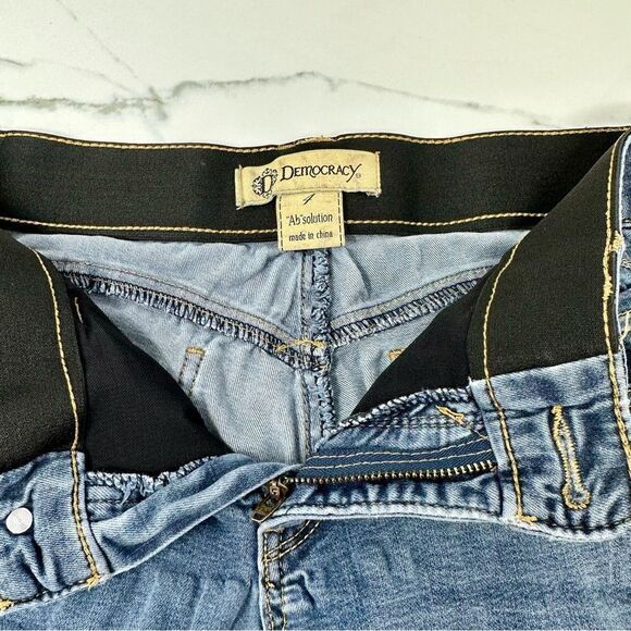 Democracy “Ab”solution Jean Shorts- Size 4 - Picture 9 of 10